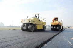 Nhà thầu thi công một đoạn tuyến Cao tốc Bắc-Nam. (Ảnh: Việt Hùng/Vietnam+)