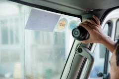 Camera lắp trong xe kinh doanh vận tải sẽ giám sát được trạng thái của lái xe. (Ảnh: PV/Vietnam+)