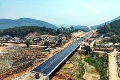 Nhà thầu thi công một hạng mục cao tốc Bắc-Nam phía Đông giai đoạn 2017-2020. (Ảnh: Tuấn Anh/TTXVN)