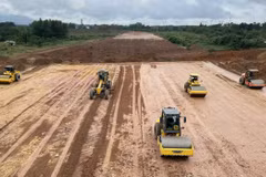 Nhà thầu thi công Dự án Cao tốc Bắc-Nam giai đoạn 2021-2025. (Ảnh: PV/Vietnam+)