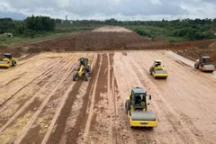 Nhà thầu thi công Dự án Cao tốc Bắc-Nam giai đoạn 2021-2025. (Ảnh: PV/Vietnam+)