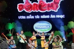 Tiết mục chung của đội 4 trong đêm thi 24/7, trước vòng loại chỉ còn 6 bé Đồ Rê Mí 2011. (Nguồn: Internet)