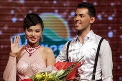 Vũ Thu Phương chào khán giả trong phút chia tay đêm thứ 6 (Nguồn: Internet) 