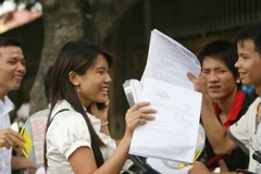 Vui mừng sau giờ thi (Nguồn:Bộ Giáo dục &Đào tạo).