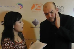 Đạo diễn Stephane Gauger trả lời phỏng vấn của phóng viên Vietnam+ (Ảnh: Nguyễn Kim)
