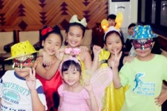 Sáu bé Đồ Rê Mí 2011 vui Trung thu và chuẩn bị vào đêm Gala chung kết ở Hà Nội. (Nguồn: VTV3)