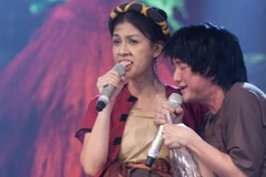 Thị Nở Kim Thư và Chí Phèo Đàm Vĩnh Hưng bên đống rơm...(Nguồn: VTV3)