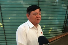 Đại biểu Quốc hội Đặng Ngọc Nghĩa, đoàn Thừa Thiên Huế trao đổi với báo chí bên lề quốc hội về một số nội dung dự án Luật Đầu tư theo phương thức đối tác công tư (PPP). (PV/Vietnam+)