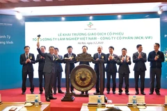 Ngày 3/2, Tổng công ty Lâm nghiệp Việt Nam chính thức đưa 350 triệu cổ phiếu lên niêm yết tại HNX. (Ảnh: HNX/Vietnam+)