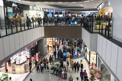 Mua sắm tại AEONMALL (Ảnh: Vietnam+)