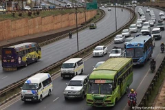 Xe cộ lưu thông trên mooth tuyến cao tốc tại Kenya. (Nguồn: Getty Images)