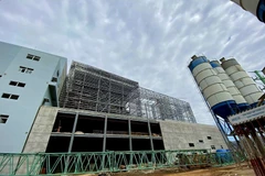 Mỗi ngày, nhà máy sẽ tiếp nhận và đốt khoảng 4.000 tấn rác, tương đương 70% lượng rác của cả thành phố Hà Nội. (Ảnh: Trung Nguyên/TTXVN)