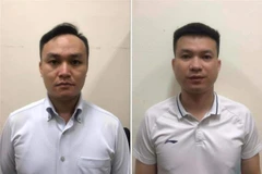 Hai đối tượng bị bắt giữ. (Ảnh: TTXVN phát)