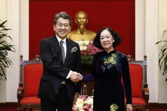 Trưởng Ban tổ chức Trung ương Trương Thị Mai tiếp Chủ tịch Hội đồng quản trị Ngân hàng Hợp tác Quốc tế Nhật Bản (JBIC) Maeda Tadashi. (Ảnh: An Đăng/TTXVN)