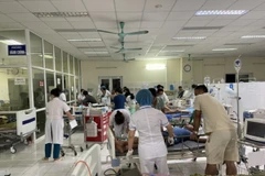 8 bệnh nhân được người dân đưa cấp cứu. (Nguồn: vov.vn)