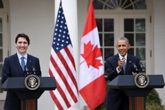 Tổng thống Mỹ Barack Obama (phải) và Thủ tướng Canada Justin Trudeau tại cuộc họp báo sau hội đàm. (Ảnh: THX/TTXVN)