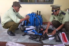 Tang vật vụ vận chuyển hàng quốc cấm. (Ảnh: Đoàn Hữu Trung/TTXVN)