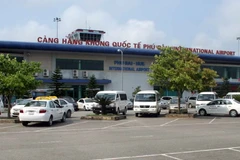 Toàn cảnh bên ngoài Cảng hàng không quốc tế Phú Bài. (Ảnh: Quốc Việt/TTXVN)