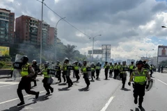 Cảnh sát làm nhiệm vụ trong cuộc biểu tình của lực lượng đối lập ở Caracas, Venezuela ngày 1/9 vừa qua. (Ảnh: AFP/TTXVN)