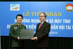 Lễ tiếp nhận hệ thống truyền thông. (Ảnh: Nguyễn Dân/TTXVN)