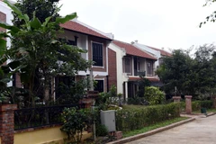 Các ngôi nhà biệt thự tại khu resort Điền Viên Thôn. (Ảnh: Nguyễn Văn Cảnh/TTXVN)