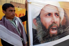 Người biểu tình phản đối phán quyết tử hình đối với giáo sỹ Nimr al-Nimr. (Ảnh: AFP/TTXVN)