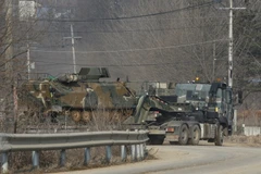 Xe quân sự Hàn Quốc được triển khai tại khu vực thị trấn Yeoncheon, Hàn Quốc ngày 4/3 vừa qua, trước thềm cuộc tập trận Giải pháp Then chốt. (Ảnh: Yonhap/TTXVN)