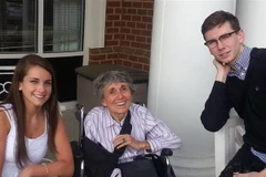 Bức ảnh gần đây của bà Greta Zimmer Friedman với con cháu. (Nguồn: Gia đình cung cấp)