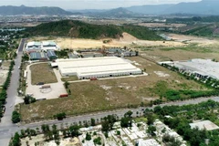 Công ty TNHH Cáp điện Việt Á thuê khu đất diện tích hơn 10.000m2 tại khu công nghiệp Liên Chiểu từ năm 2009, nhưng không triển khai dự án đã đăng ký mà xây nhà xưởng để cho thuê trái phép. (Ảnh: TTXVN phát)