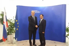 Thứ trưởng Ngoại giao Bùi Thanh Sơn tham vấn chính trị tại Slovakia