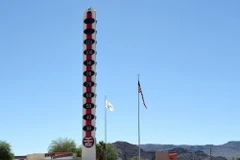 Hình ảnh chiếc nhiệt kế cao nhất thế giới đặt tại California