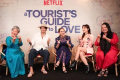 Dàn diễn viên 'A tourist's guide to love' tại buổi họp báo ra mắt phim ở Việt Nam. (Ảnh: PV/Vietnam+)