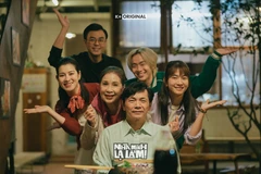 Những gương mặt quen thuộc từ hai Nghệ sỹ Nhân dân gạo cội Trung Anh, Kim Xuân, cặp diễn viên Tuấn Tú-Huyền Trang, tiktoker nổi tiếng Lê Bống, diễn viên trẻ mới Tuấn Đạt tụ hợp lại thành một gia đình bất đắc dĩ. (Ảnh: Truyền hình K+)