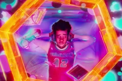 Miles Morales - Người Nhện ''kế nhiệm'' Peter Parker đang nhận về loạt đánh giá tích cực. (Ảnh chụp từ phim)