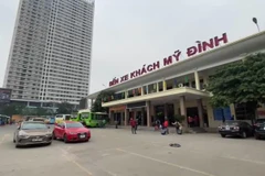 Ghi nhận tình hình giao thông cửa ngõ Thủ đô đầu giờ chiều 28 Tết. (Ảnh: Hoàng Đạt/Vietnam+)