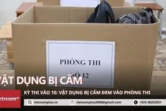 Kỳ thi vào lớp 10: Điểm trường liên tục nhắc nhở vật dụng phòng thi. (Ảnh: Minh Anh/Vietnam+)