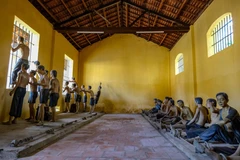 Bên trong một phòng giam tù nhân nam tại Khám lớn Cần Thơ. (Ảnh: Thanh Liêm/TTXVN)