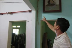 Nhà ông Đặng Quốc Tuấn(tổ 14 thị trấn Trại Cau, huyện Đồng Hỷ) bị nứt do rung chấn. (Ảnh: Quân Trang/TTXVN)