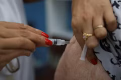 Tiêm phòng vắcxin cúm A tại Brazil. (Nguồn: amazonasatual.com.br)