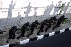 Cảnh sát Malaysia trong một chiến dịch truy quét khủng bố. (Nguồn: AFP/TTXVN)