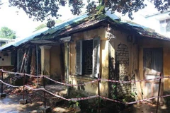 Khu vực nhà dân xuống cấp trầm trọng trong Kinh thành Huế. (Ảnh: Mai Trang/TTXVN)