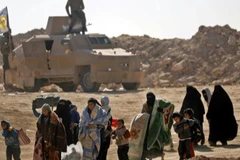 Hàng chục nghìn người đã sơ tán khỏi khu vực Manbij. (Nguồn: AFP)