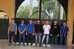 Các đối tượng trong một đường dây cho vay nặng lãi bị bắt giữ tại Thanh Hóa. (Ảnh: Trịnh Duy Hưng/TTXVN)