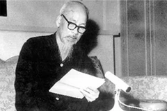 Chủ tịch Hồ Chí Minh đọc Lời kêu gọi đồng bào và chiến sỹ cả nước quyết tâm đánh thắng giặc Mỹ xâm lược. Người khẳng định không có gì quý hơn độc lập tự do. (Ảnh: Tư liệu/TTXVN phát)