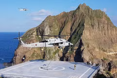 Các lực lượng Hàn Quốc tập trận bảo vệ đảo trên quần đảo Dokdo hiện do Seoul kiểm soát, song Tokyo cũng tuyên bố chủ quyền và gọi là quần đảo Takeshima ở Biển Nhật Bản ngày 25/8/2019. (Ảnh: Yonhap/TTXVN)
