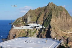 Các lực lượng Hàn Quốc tập trận bảo vệ đảo trên quần đảo Dokdo hiện do Seoul kiểm soát, song Tokyo cũng tuyên bố chủ quyền và gọi là quần đảo Takeshima ở Biển Nhật Bản ngày 25/8/2019. (Ảnh: Yonhap/TTXVN)