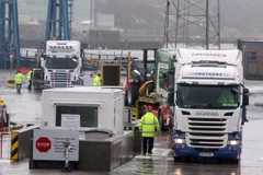 Xe tải rời cảng Larne ở Bắc Ireland. (Nguồn: PA)