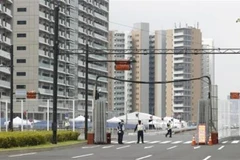 Quang cảnh làng vận động viên Olympic tại quận Chuo, thủ đô Tokyo, Nhật Bản. (Ảnh: Kyodo/TTXVN)