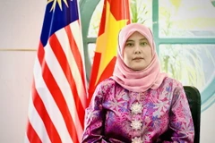 Bà Cik Aida Safura Niza Othman, Phó Đại sứ Malaysia tại Hà Nội trả lời phỏng vấn báo chí về ý nghĩa và triển vọng của chuyến thăm. (Ảnh: Việt Đức/TTXVN)