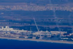 Hệ thống phòng không Israel tại thành phố Haifa đánh chặn các tên lửa phóng từ Liban ngày 24/9. (Ảnh: THX/TTXVN)